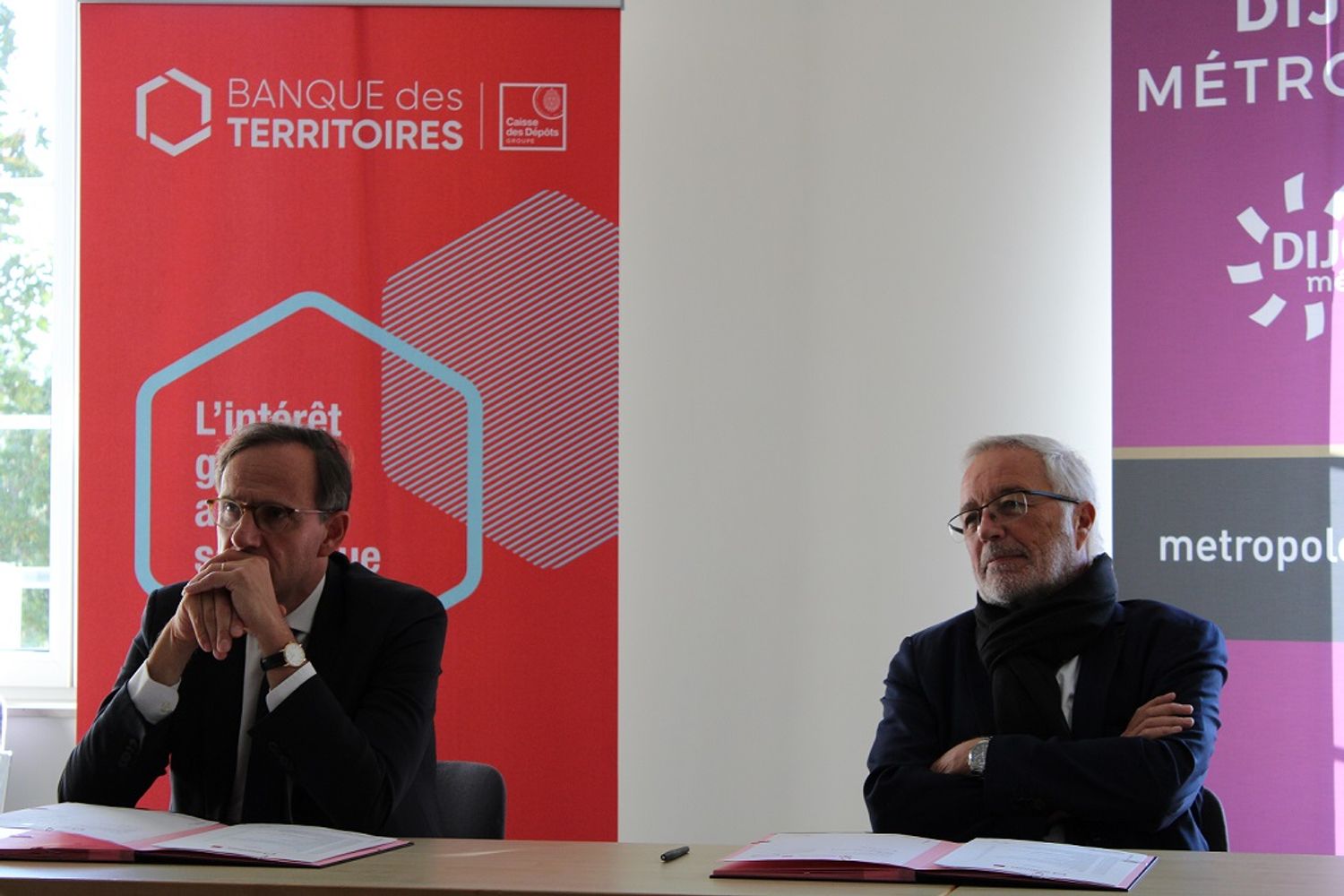 François Rebsamen accompagné du représentant de la banque des territoires  
